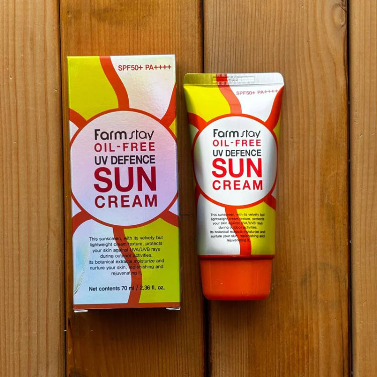 کرم ضد آفتاب فاقد چربی فارم استی SPF50 حجم 70 میل