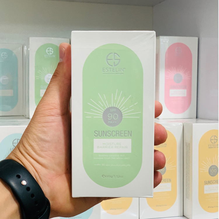 ضد افتاب بی رنگ صورت استیلن SPF 90 مدل MOISTUER محافظ در برابر UVA و UVB مناسب برای انواع پوست مختلط حساس
